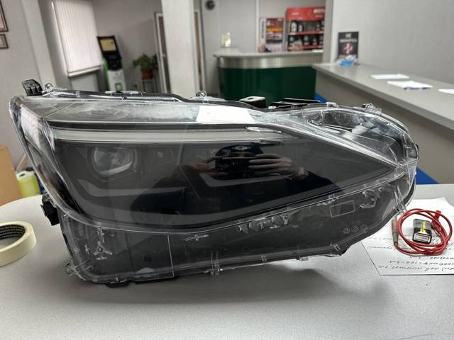Фара комбінована, передня 811100DP50 TOYOTA