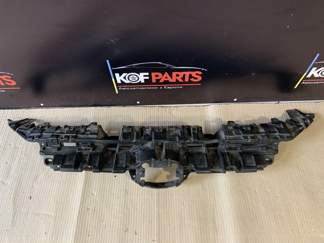 Кронштейн решітки радіатора 531150R010 TOYOTA