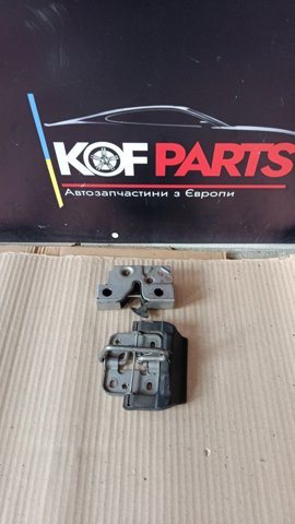 Запор капота (замок і привід замка капота) 5G1823509D VAG
