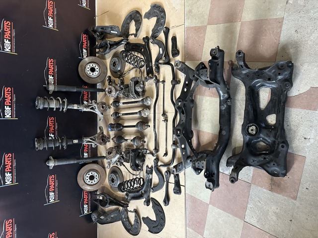 Балка задньої підвіски, підрамник Audi Q3