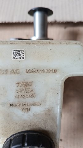 Циліндр головний гальма (Гідротормоз) 5QM614019H VAG