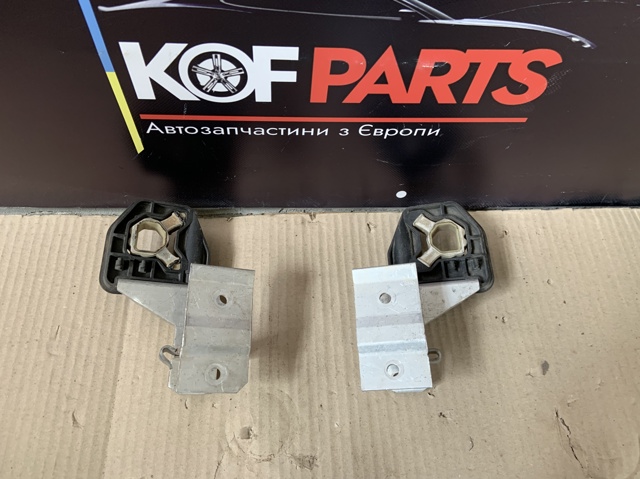 Кронштейн передньої балки 7245796 BMW