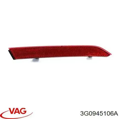 Катафот (відбивач) заднього бампера, правий 3G0945106A VAG