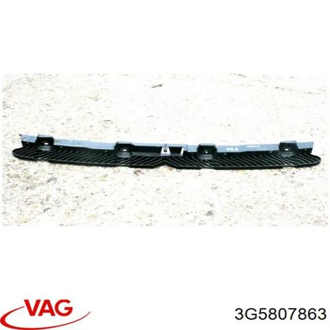 Кронштейн бампера заднього, центральний 3G5807863 VAG