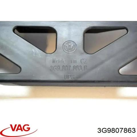 Кронштейн бампера заднього, центральний 3G9807863 VAG