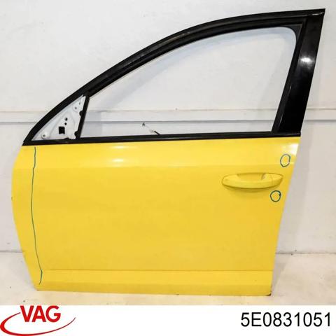 Двері кабіни 5E0831051 VAG