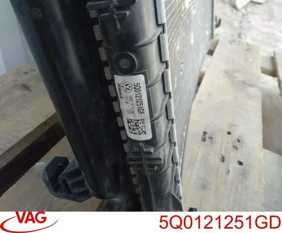 Радіатор 5Q0121251GD VAG