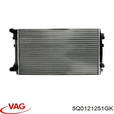 Радіатор охолодження двигуна 5Q0121251GK VAG
