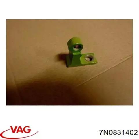 Петля передніх дверей права 7N0831402 VAG