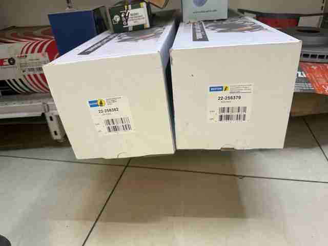 Амортизатор передньої підвіски 22256379 BILSTEIN
