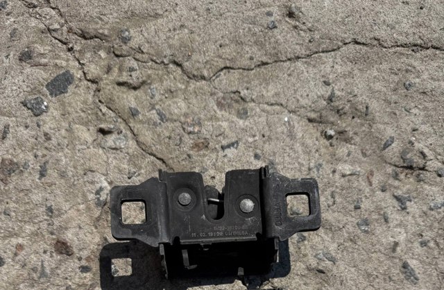 Замок кришки капота LR065339 LAND ROVER