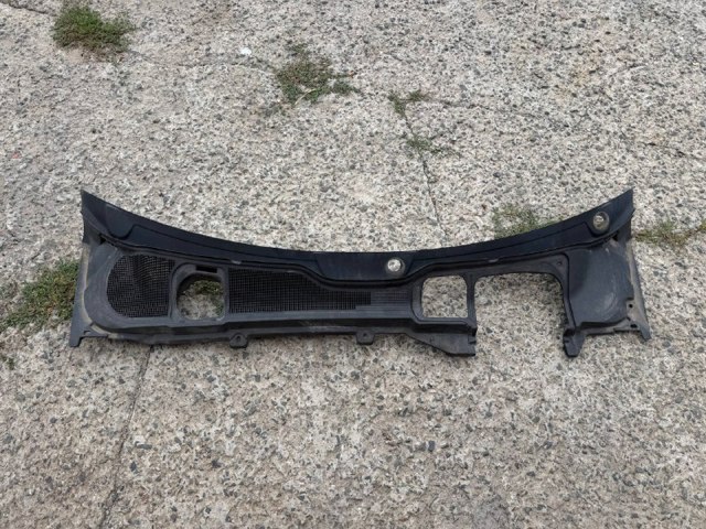 Водостік лобового скла, жабо LR066617 LAND ROVER
