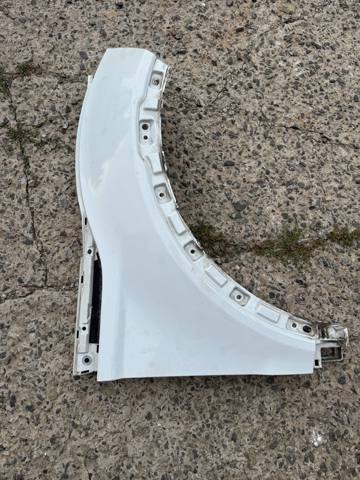 Переднє праве крило LR066922 LAND ROVER