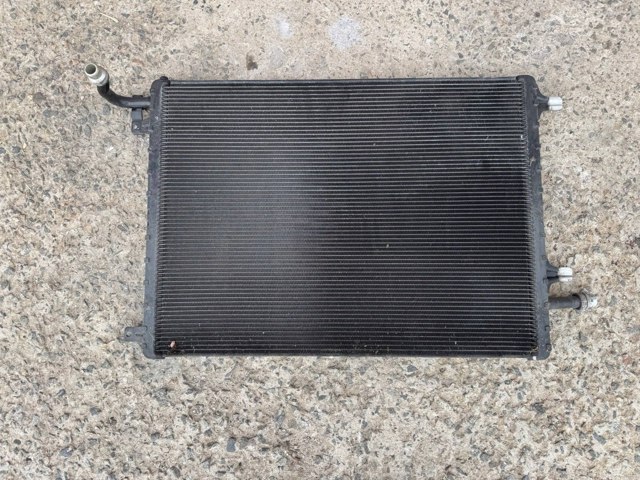 Радіатор охолодження двигуна, додатковий LR075357 LAND ROVER