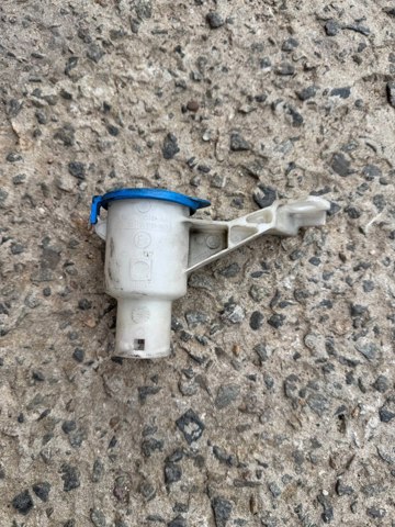 Горловина бачка омивача LR079194 LAND ROVER
