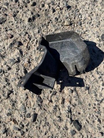 повітропровід радіатора LR092684 LAND ROVER