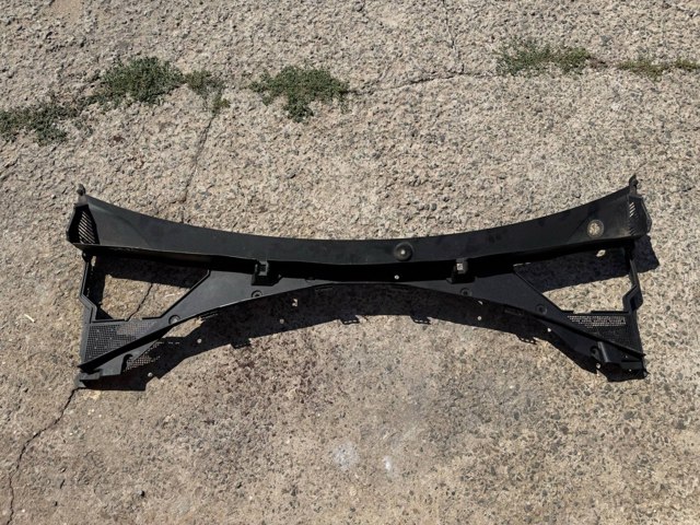 Водостік лобового скла, жабо LR093068 LAND ROVER