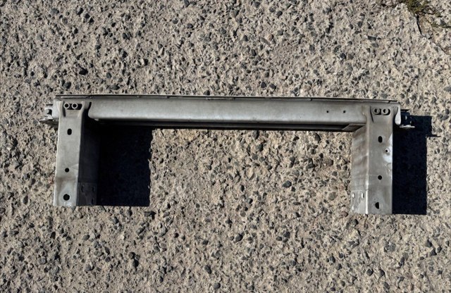 Буфер бампера переднього LR123919 LAND ROVER