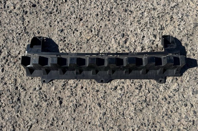 Кріплення бампера переднього LR138273 LAND ROVER