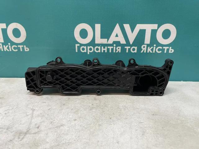 Кришка двигуна Ford Focus II