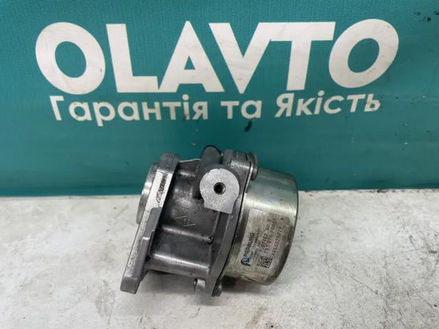 Насос вакуумний 146502327R RENAULT