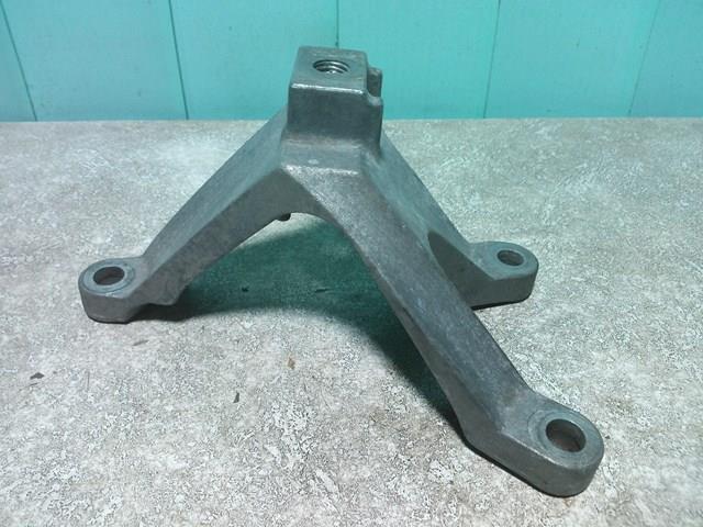 Кронштейн подушки КПП 3M517M125AE FORD