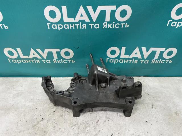 Кронштейн подушки (опори) двигуна, правої 55208369 FIAT
