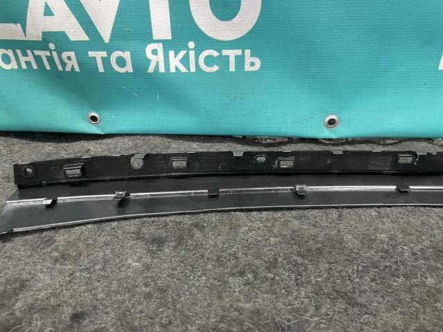 Накладка бампера заднього, верхня захисна (сходинка-підніжка) 565807423 VAG