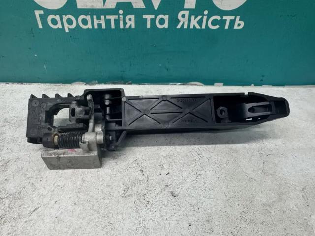 Тримач зовнішньої ручки дверей, передньої правої 80610EB30A NISSAN