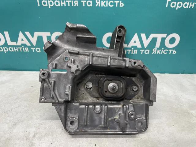 Ліва подушка двигуна 8200168073 RENAULT