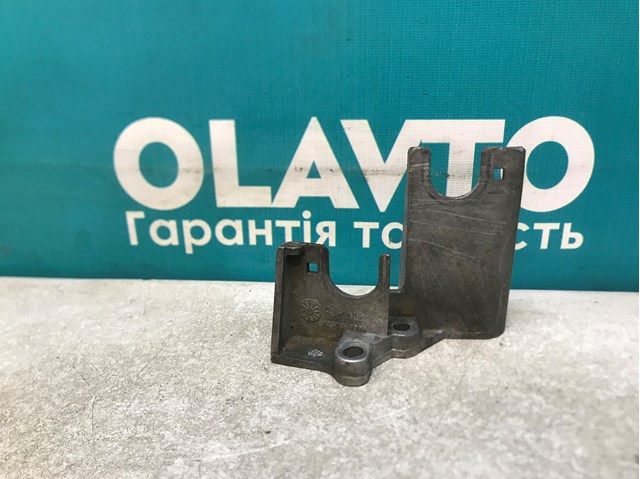 Кронштейн кріплення троса КПП 8200186367 RENAULT