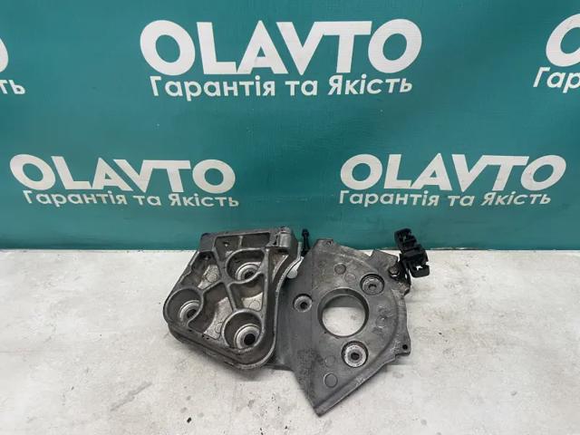 Кронштейн паливного насоса ПНВТ 8200240204 RENAULT