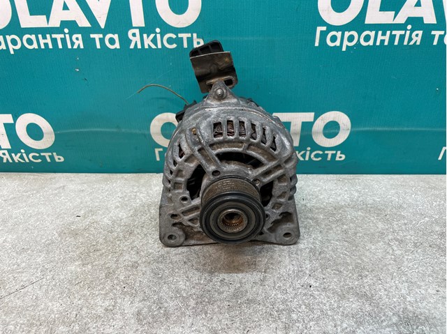 Генератор автомобільний 8200390675 RENAULT