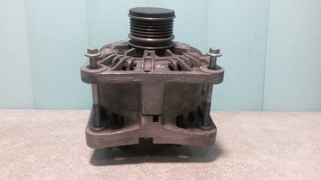 Генератор автомобільний 8200410681 RENAULT