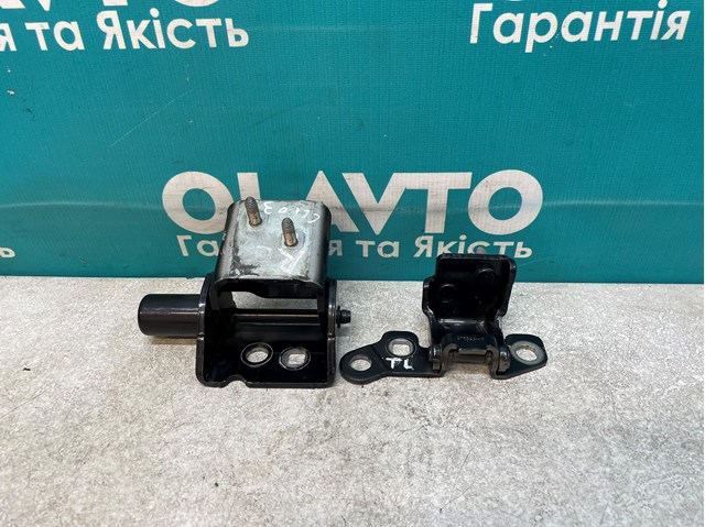 Петля задніх лівих дверей 8200416346 RENAULT