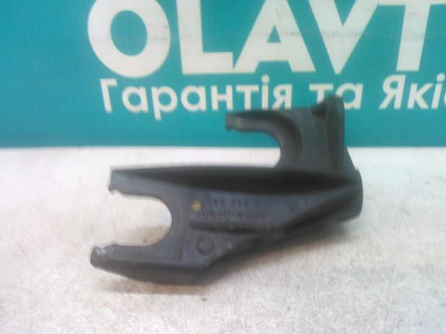 Кронштейн кріплення троса КПП 8200449303 RENAULT