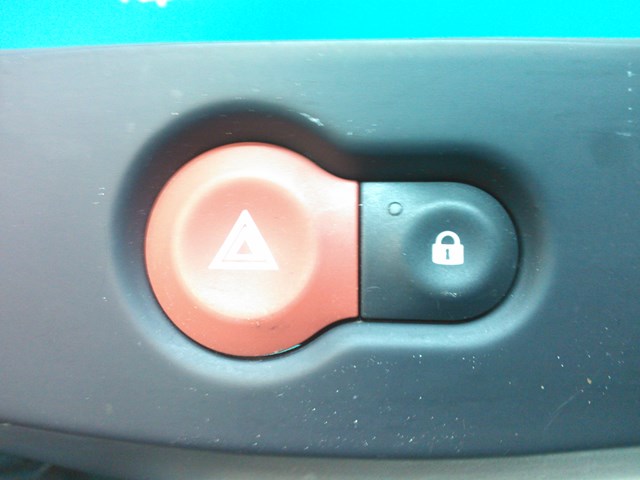 Кнопка аварійної сигналізації Renault Master 3