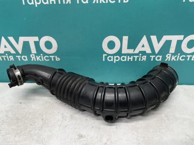 Патрубок повітряний, вихід повітряного фільтра 8200500384 RENAULT