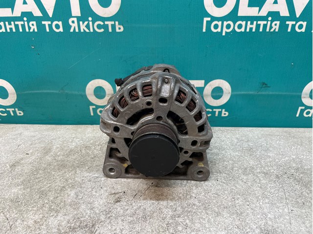 Авто генератор 8200537415 RENAULT