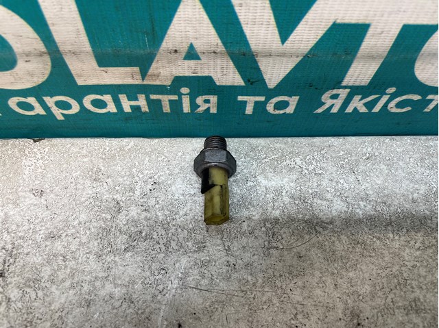 Датчик тиску масла двигуна 8200671272 RENAULT