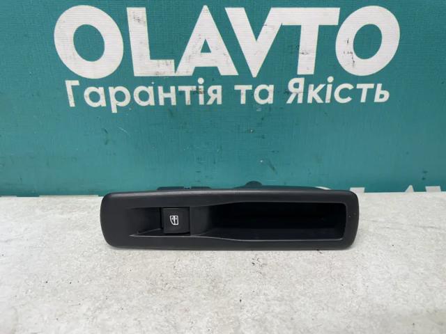 Кнопка підйомника заднього правого скла 829500004R RENAULT