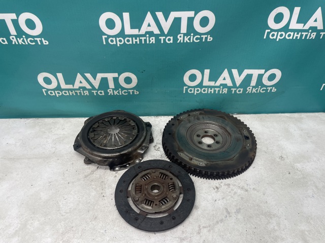 Комплект зчеплення (диск, корзина, підшипник) 835064 VALEO