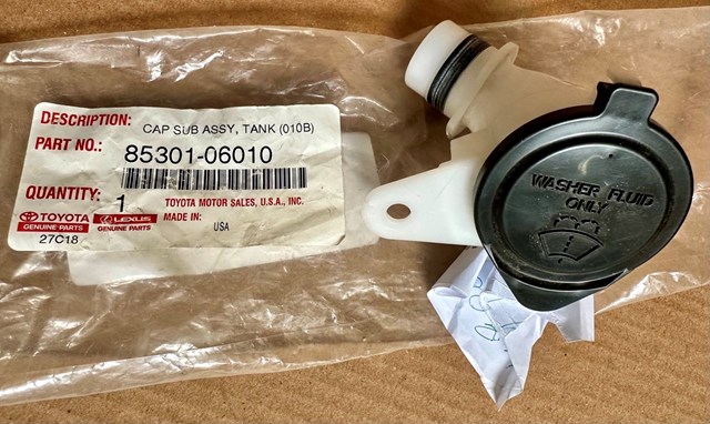 Горловина бачка омивача 8530106010 TOYOTA