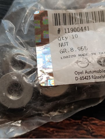Подушка амортизатора заднього, правого 11900441 OPEL