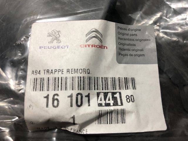 Заглушка бампера буксирувального гака 1610144180 PEUGEOT