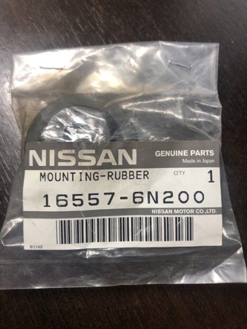 Подушка корпусу повітряного фільтра 165576N200 NISSAN