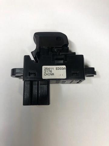 Кнопка підйомника переднього правого скла 25411ED03A NISSAN