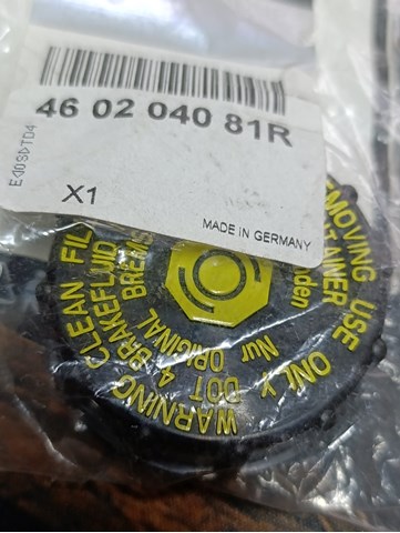 Кришка бачка головного гальмівного циліндру 460204081R RENAULT