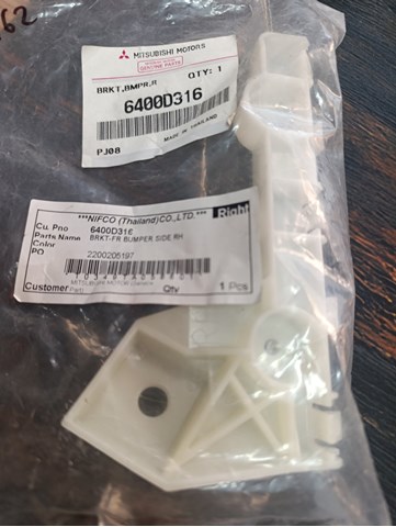 Кронштейн кріплення бампера переднього правий 6400D316 MITSUBISHI