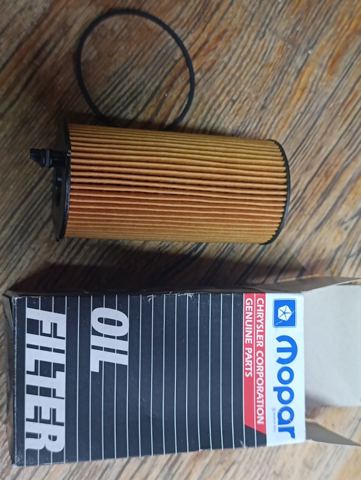 Масляний фільтр двигуна 68032204AB CHRYSLER